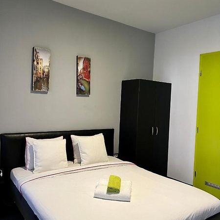 Himalayan Hostel Загреб Экстерьер фото