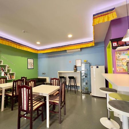 Himalayan Hostel Загреб Экстерьер фото