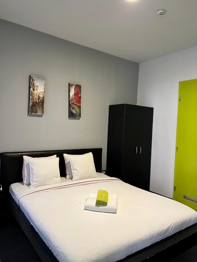 Himalayan Hostel Загреб Экстерьер фото