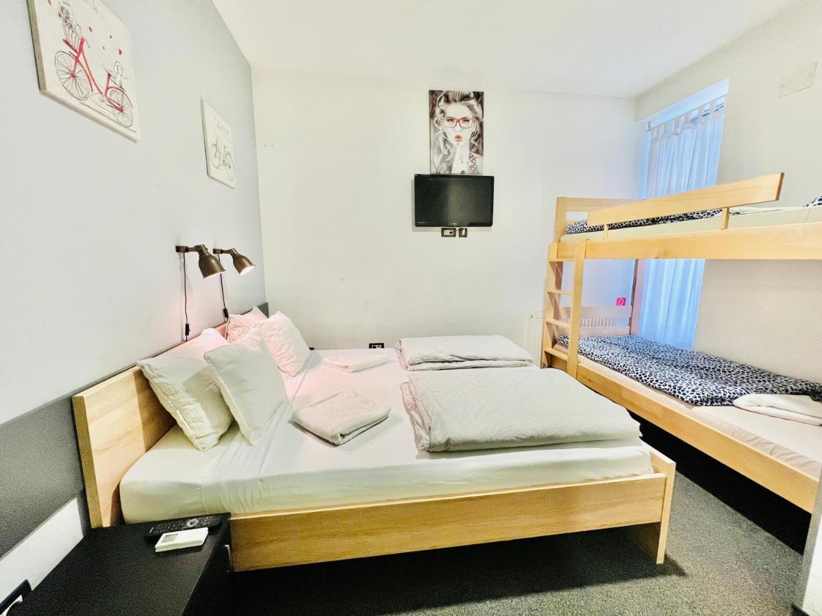 Himalayan Hostel Загреб Экстерьер фото