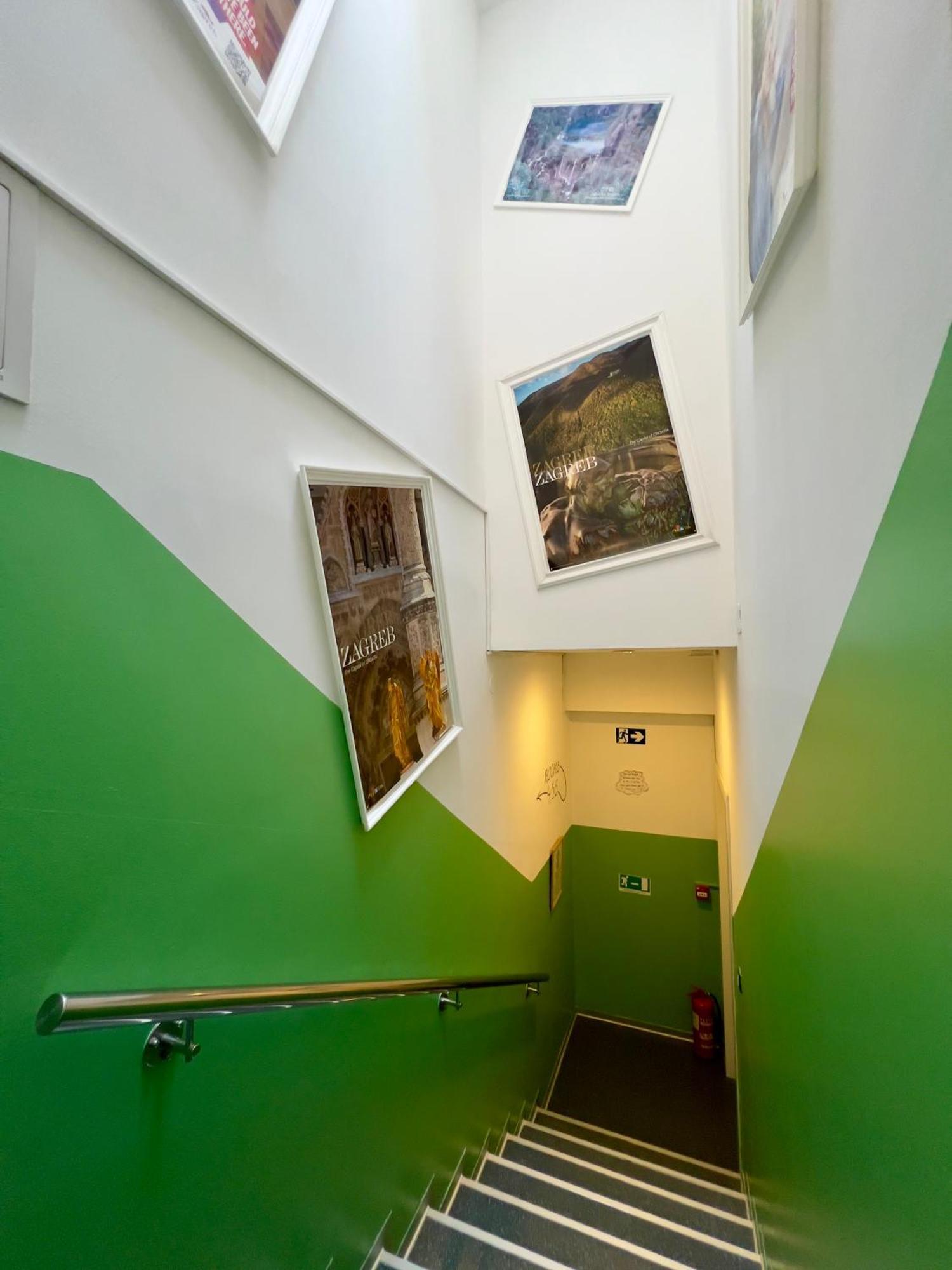 Himalayan Hostel Загреб Экстерьер фото
