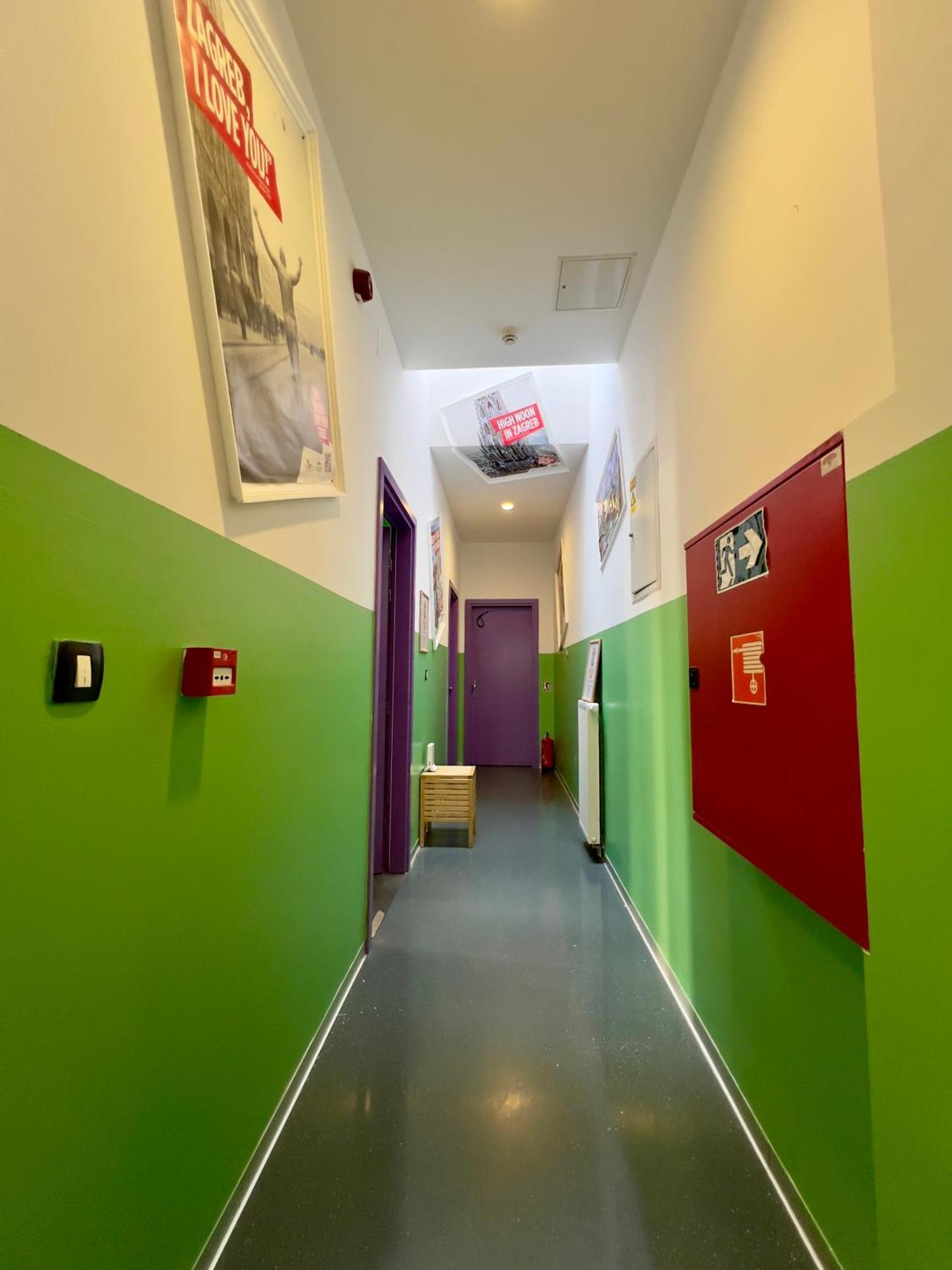 Himalayan Hostel Загреб Экстерьер фото