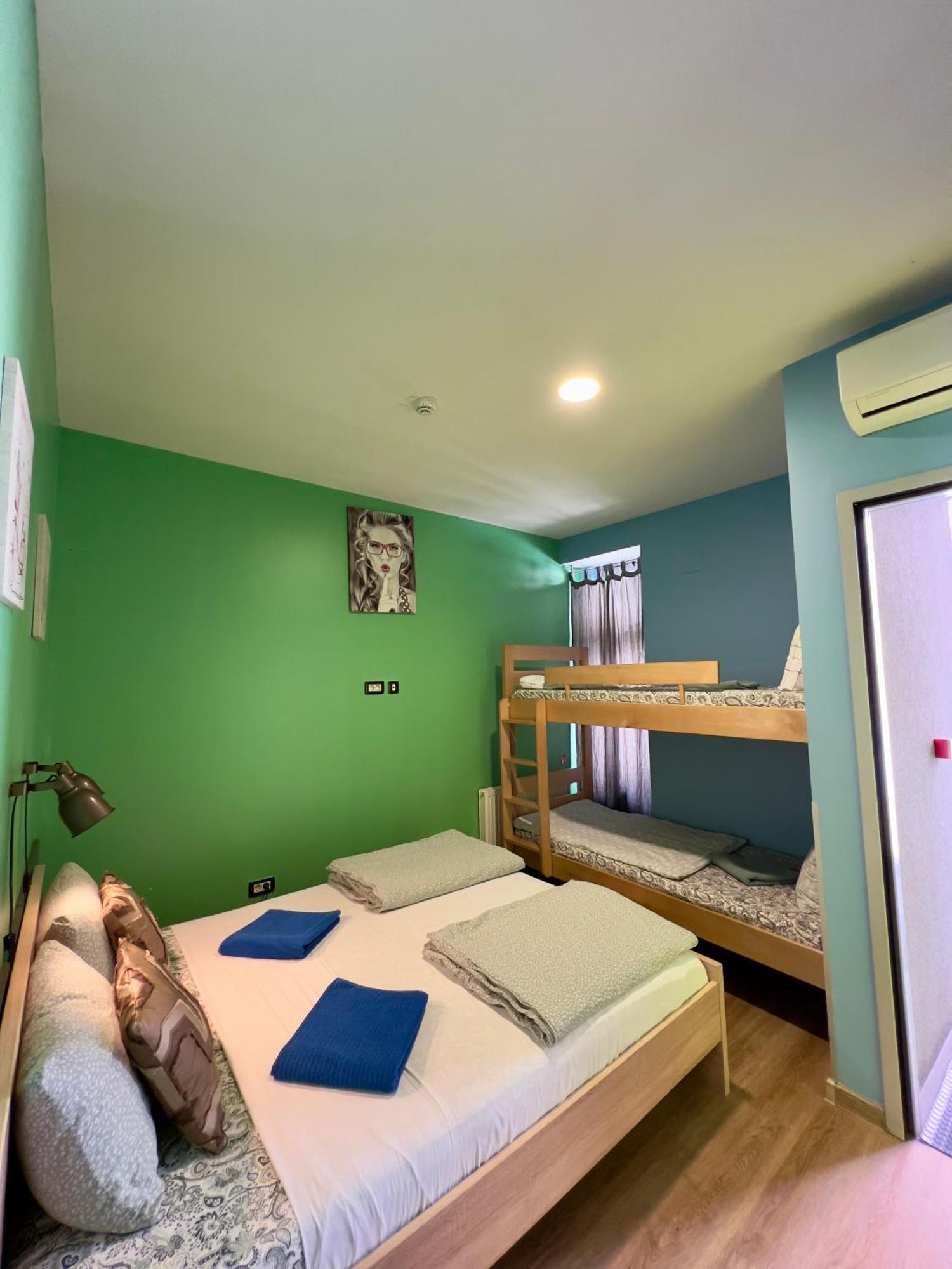 Himalayan Hostel Загреб Экстерьер фото